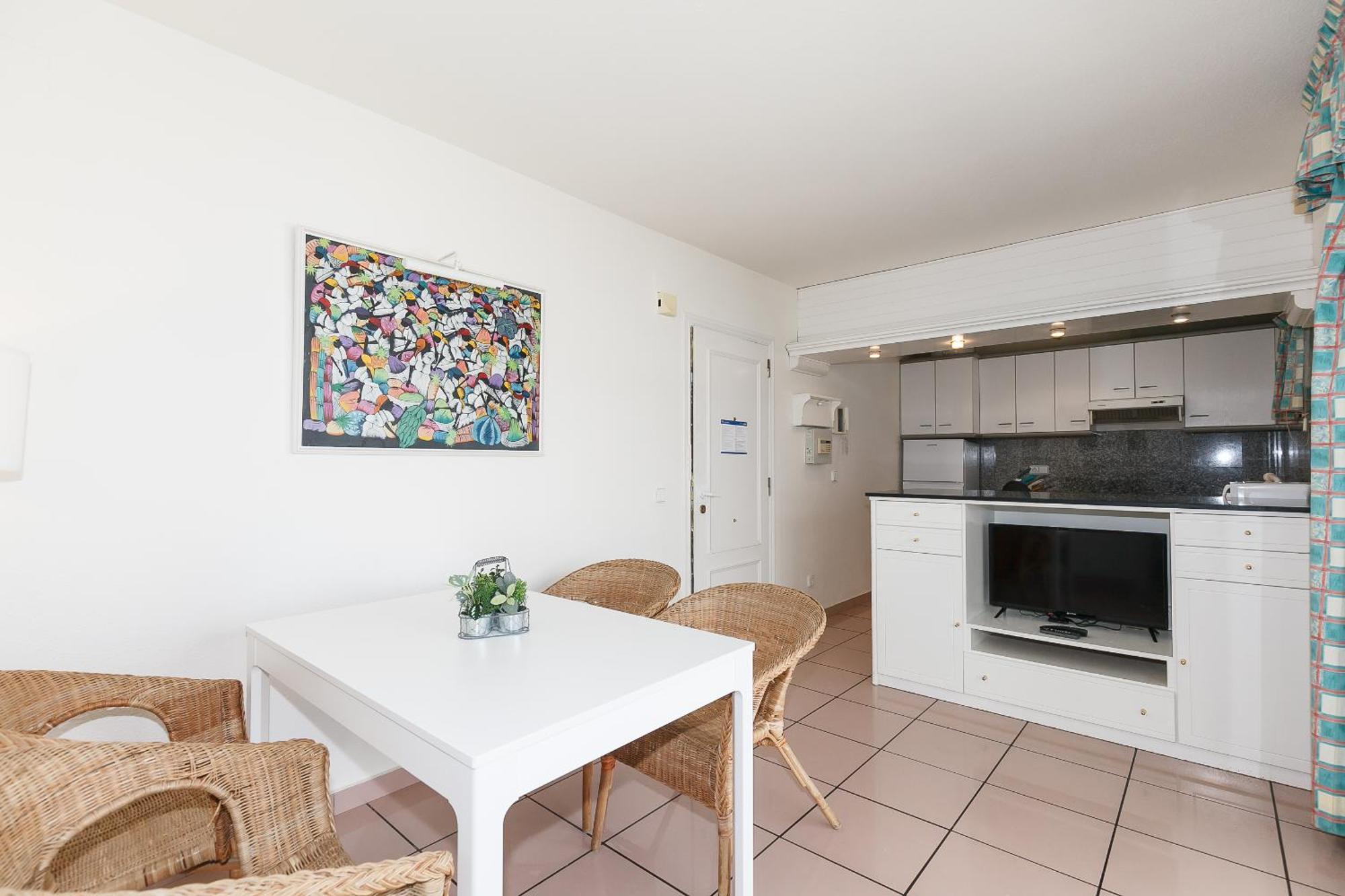 Uhc Center Apartments 살루 외부 사진